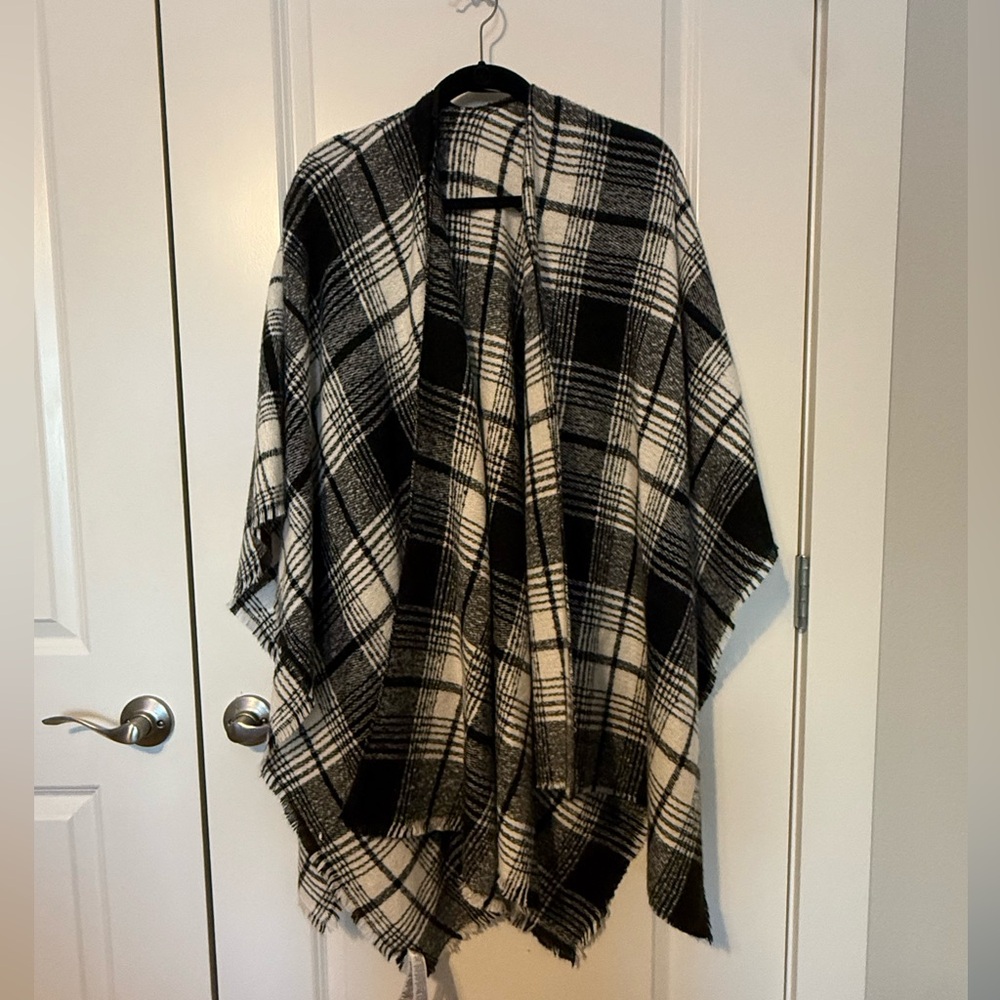 NWT! Old Navy Flannel Black and White Plaid Poncho One Size Fits All!